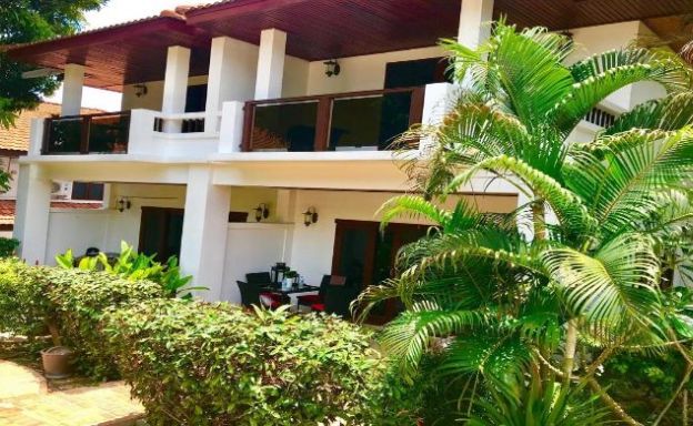 Beautiful Newly Renovated Duplex Unit in Bangrak