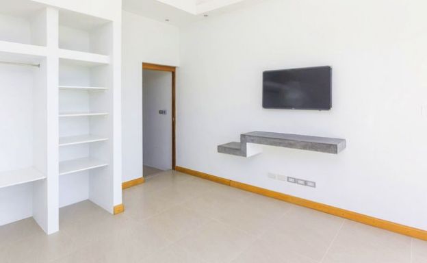 Tropical Modern 5 Bedroom Villa on Lamai Hillside