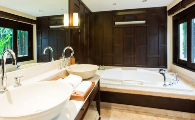 Magnificent 6 Bedroom Oceanfront Mansion in Phuket
