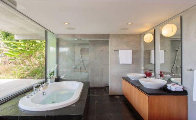 Ultra Luxury 5 Bed Oceanfront Villa on Kamala Bay