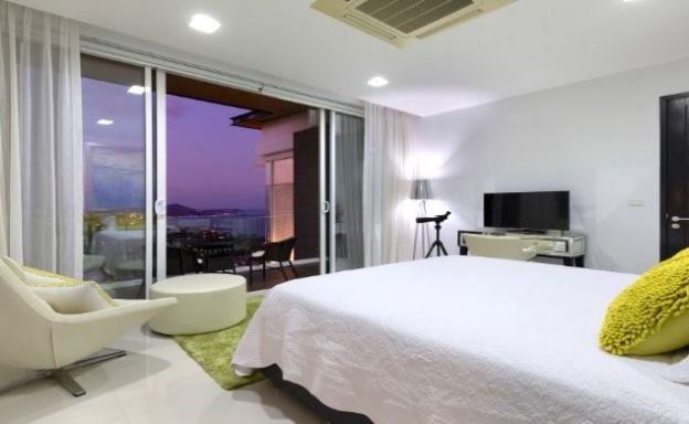 Contemporary 4 Bed Luxury Pool Villa in Chaweng Noi