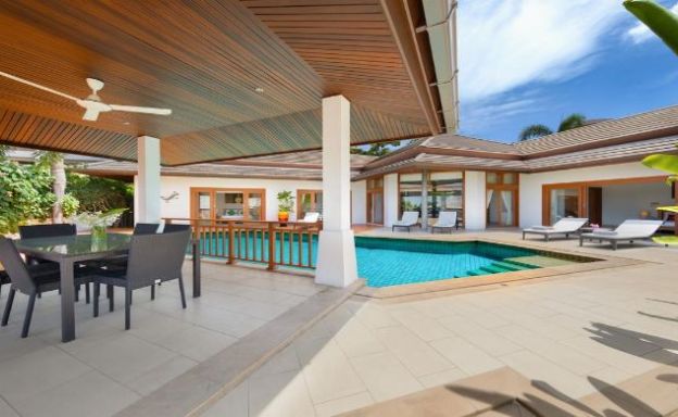 Modern 3 Bed Tropical  Villa in Choeng Mon