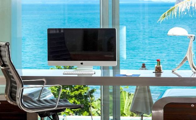 Exquisite 4 Bed Luxury Beachfront Villa in Taling Ngam