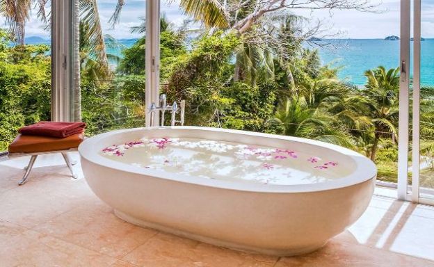 Exquisite 4 Bed Luxury Beachfront Villa in Taling Ngam