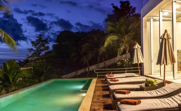 Exquisite 4 Bed Luxury Beachfront Villa in Taling Ngam
