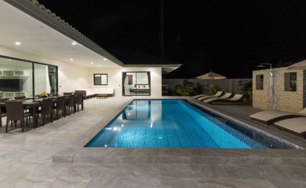 Tropical 5 Bedroom Modern Pool Villa in Lamai