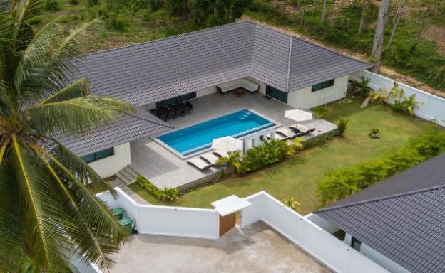 Tropical 5 Bedroom Modern Pool Villa in Lamai