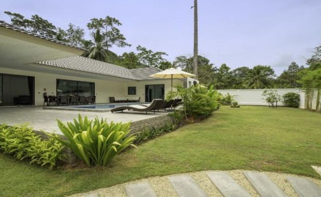 Tropical 5 Bedroom Modern Pool Villa in Lamai