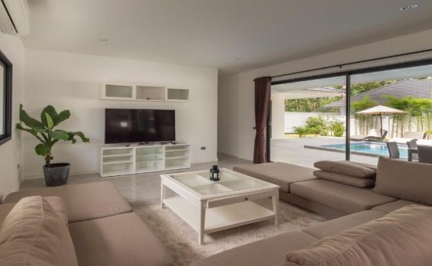 Tropical 5 Bedroom Modern Pool Villa in Lamai