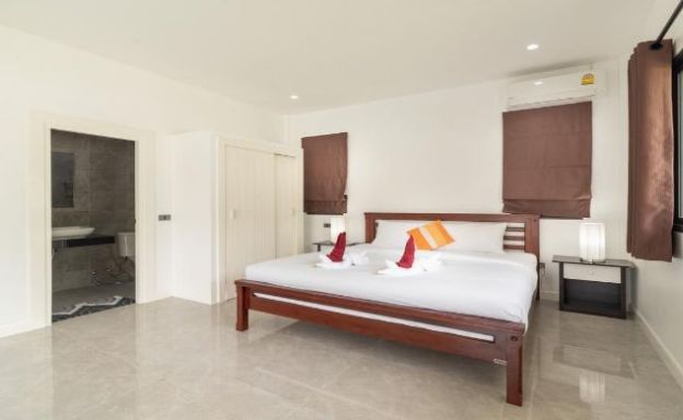 Tropical 5 Bedroom Modern Pool Villa in Lamai