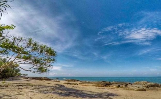 Beachfront 3 Bedroom Modern Pool Villa in Surat Thani
