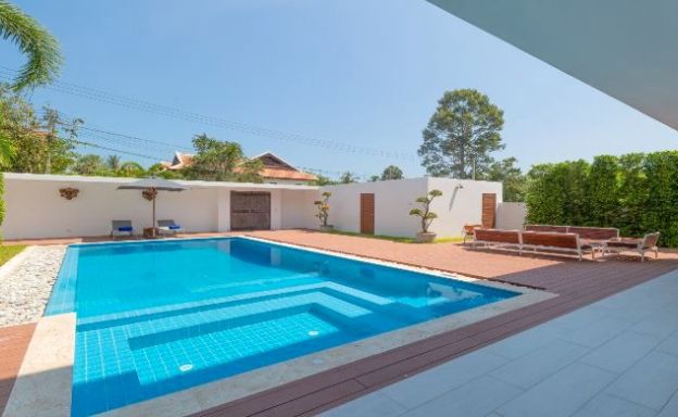 Stylish 3 Bed Modern Design Pool Villa in Bangrak