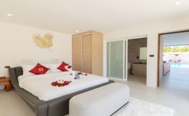Stylish 3 Bed Modern Design Pool Villa in Bangrak