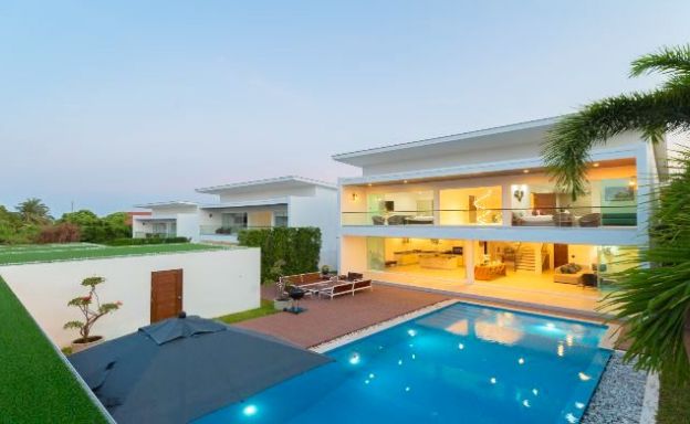 Stylish 3 Bed Modern Design Pool Villa in Bangrak