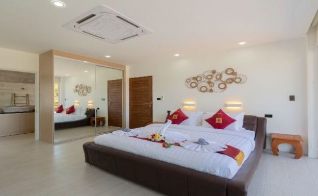 Stylish 3 Bed Modern Design Pool Villa in Bangrak