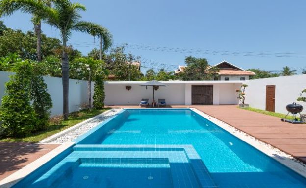 Stylish 3 Bed Modern Design Pool Villa in Bangrak