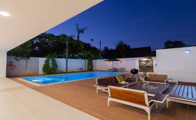 Stylish 3 Bed Modern Design Pool Villa in Bangrak