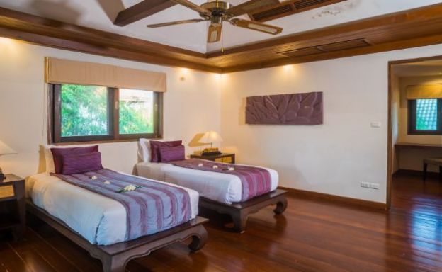 Traditional 3 Bed Beachside Pool Villas in Hua Thanon