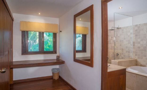 Traditional 3 Bed Beachside Pool Villas in Hua Thanon
