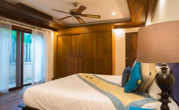 Traditional 3 Bed Beachside Pool Villas in Hua Thanon
