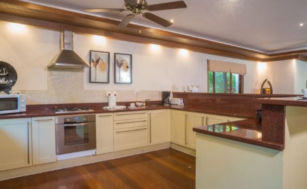 Traditional 3 Bed Beachside Pool Villas in Hua Thanon