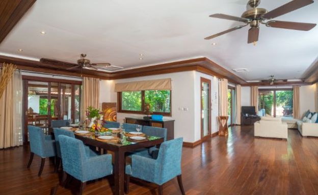 Traditional 3 Bed Beachside Pool Villas in Hua Thanon