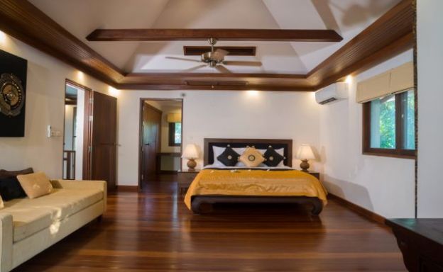 Traditional 3 Bed Beachside Pool Villas in Hua Thanon