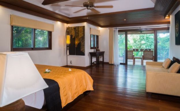 Traditional 3 Bed Beachside Pool Villas in Hua Thanon