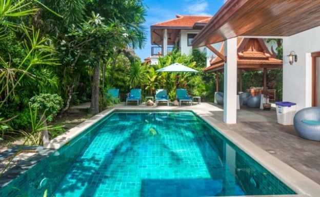 Traditional 3 Bed Beachside Pool Villas in Hua Thanon