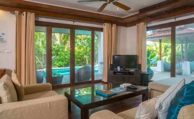 Traditional 3 Bed Beachside Pool Villas in Hua Thanon