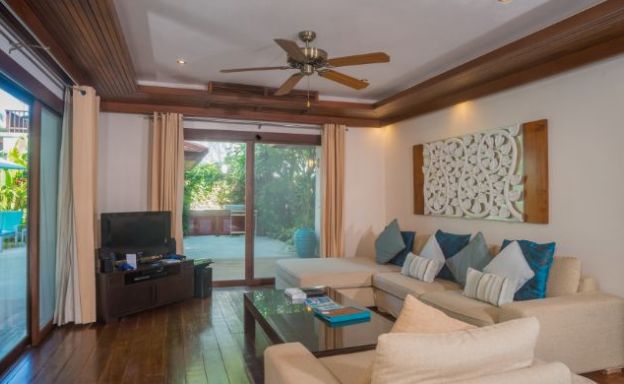 Traditional 3 Bed Beachside Pool Villas in Hua Thanon