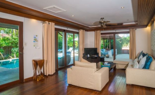 Traditional 3 Bed Beachside Pool Villas in Hua Thanon