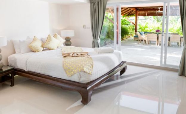 Charming 3 Bed Beachside Pool Villa in Hua Thanon