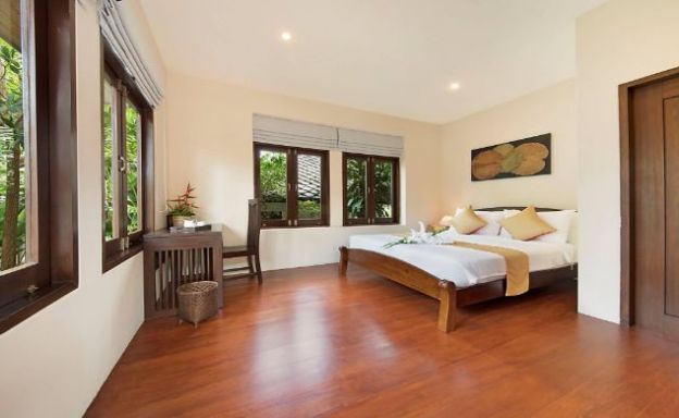 Tropical Beachfront 4 Bedroom Pool Villa in Laem Sor