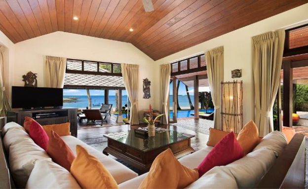 Tropical Beachfront 4 Bedroom Pool Villa in Laem Sor