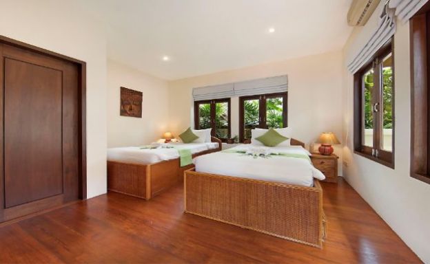 Tropical Beachfront 4 Bedroom Pool Villa in Laem Sor