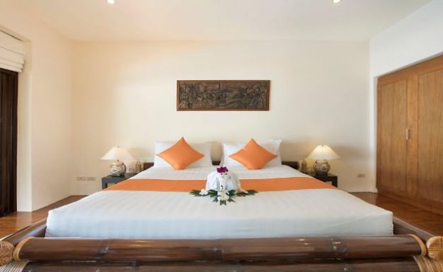 Tropical Beachfront 4 Bedroom Pool Villa in Laem Sor