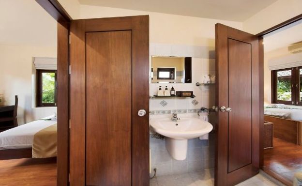 Tropical Beachfront 4 Bedroom Pool Villa in Laem Sor
