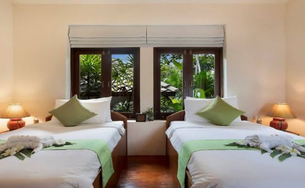 Tropical Beachfront 4 Bedroom Pool Villa in Laem Sor