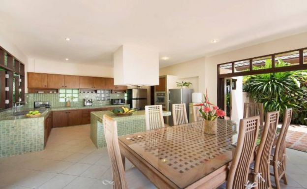 Tropical Beachfront 4 Bedroom Pool Villa in Laem Sor
