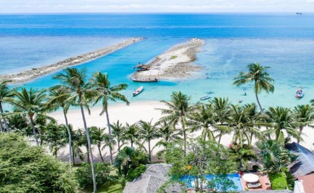 Tropical Beachfront 4 Bedroom Pool Villa in Laem Sor