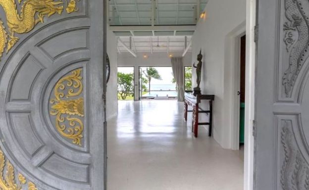 Modern 4 Bed Beachfront Pool Villa in Thong Krut