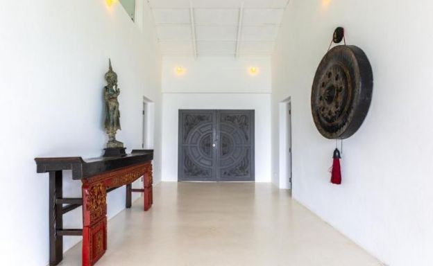 Modern 4 Bed Beachfront Pool Villa in Thong Krut