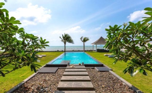 Modern 4 Bed Beachfront Pool Villa in Thong Krut