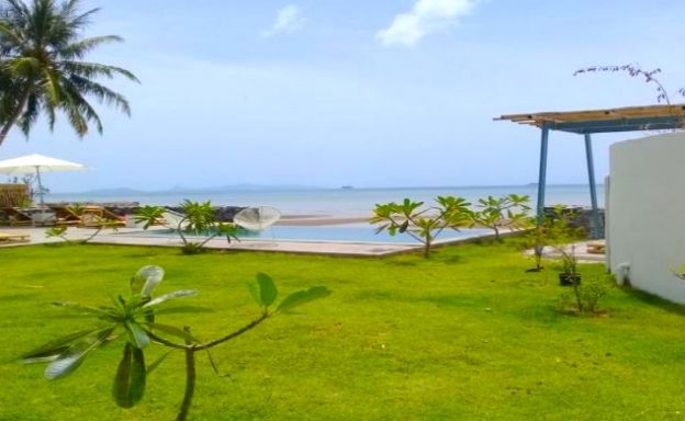 Beachfront Tropical Pool Villa Resort in Surat Thani