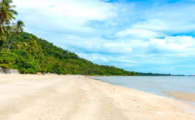 Beachfront Tropical Pool Villa Resort in Surat Thani