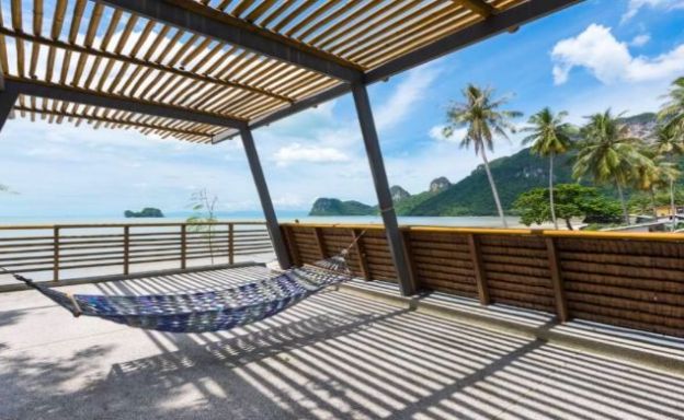 Beachfront Tropical Pool Villa Resort in Surat Thani