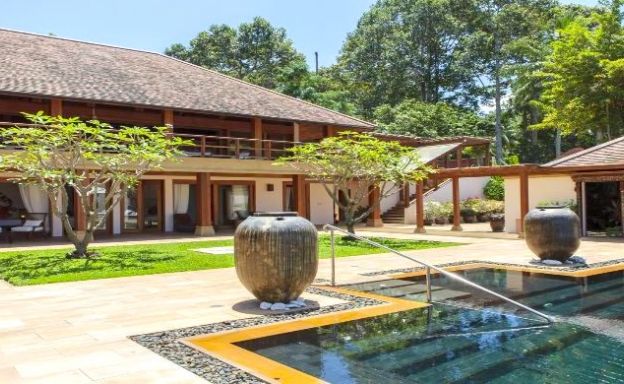 Magnificent 6 Bedroom Beachfront Villa in Laem Sor