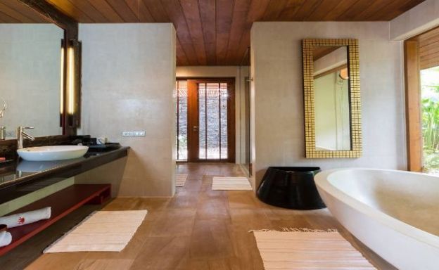 Magnificent 6 Bedroom Beachfront Villa in Laem Sor