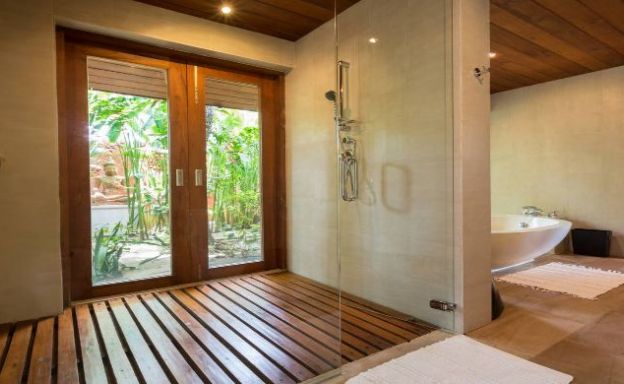 Magnificent 6 Bedroom Beachfront Villa in Laem Sor